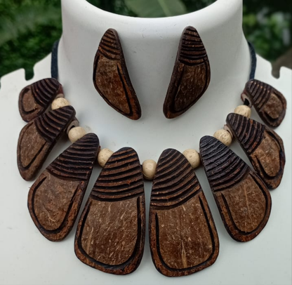 THE TAGUA CHARM NECKLACE  SET