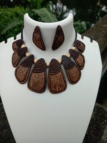 THE TAGUA CHARM NECKLACE  SET